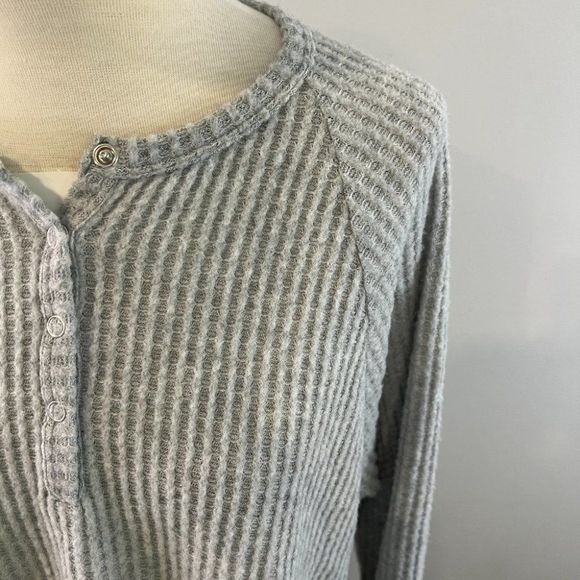 NWOT BP Oversize Snap Front Henley Top in Grey Heather‎ (XS) - Picture 3 of 11
